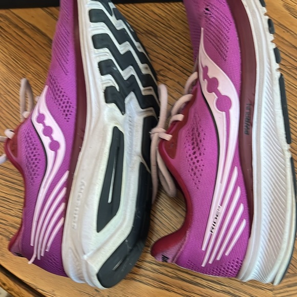 Saucony In Box Ride 14 Size 9 Women’s. Medium.Color Razzle Fairytale(Magenta) - Picture 6 of 11
